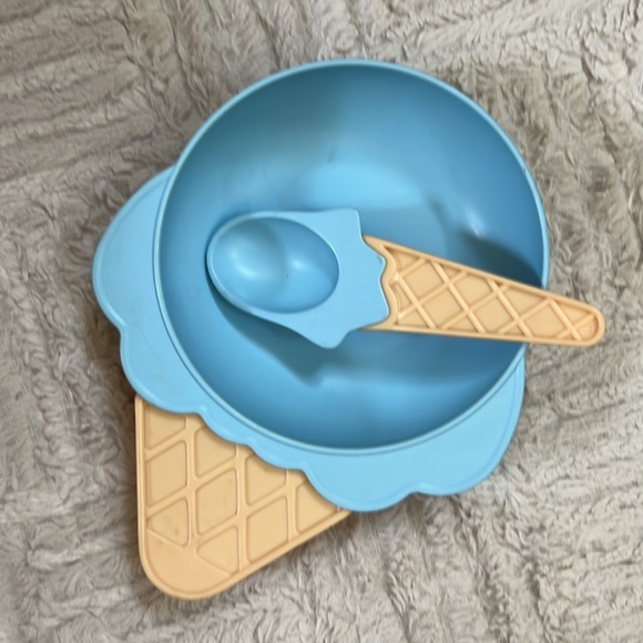 Ice cream cone bowls and spoons Set of 4 bowls and 4 spoons - Picture 3 of 16